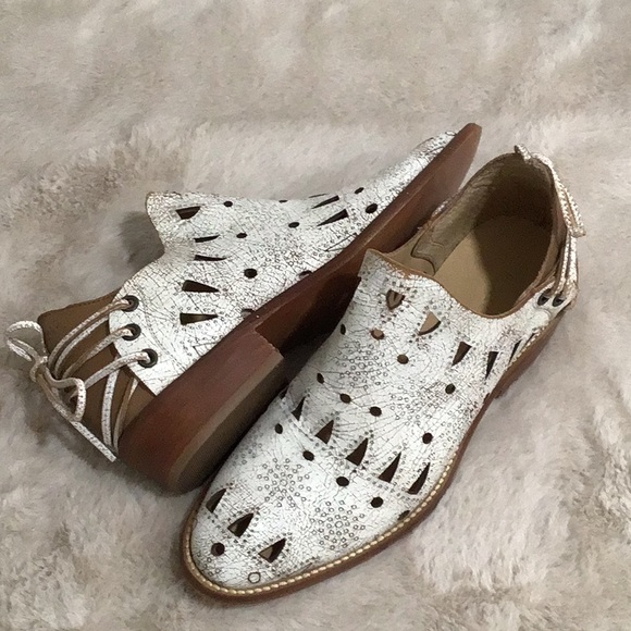 NWOT MUSSE & CLOUD Distressed Perforated Leathers Booties Lace Up - Picture 1 of 9